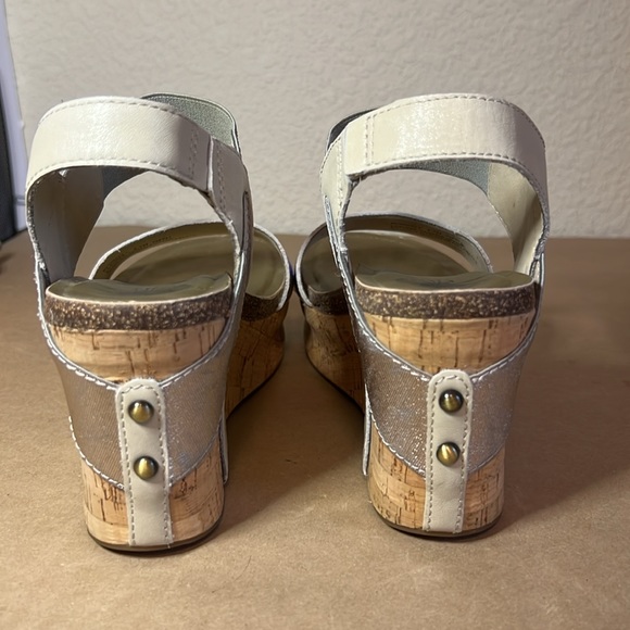 OTBT Wedge Sandals - Picture 7 of 9